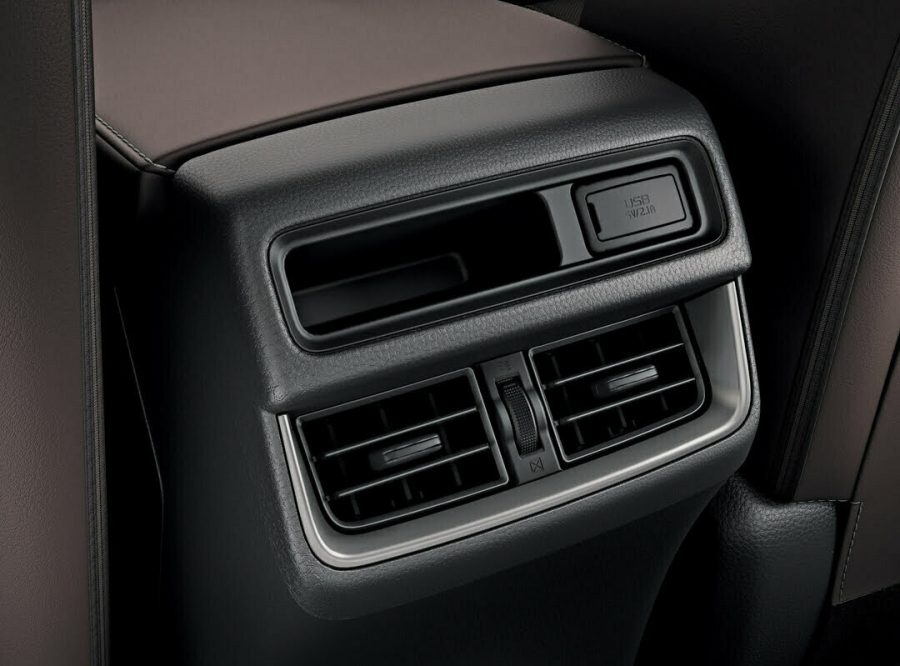 Second row air-conditioning vents and USB charging port for maximum comfort and convenience.