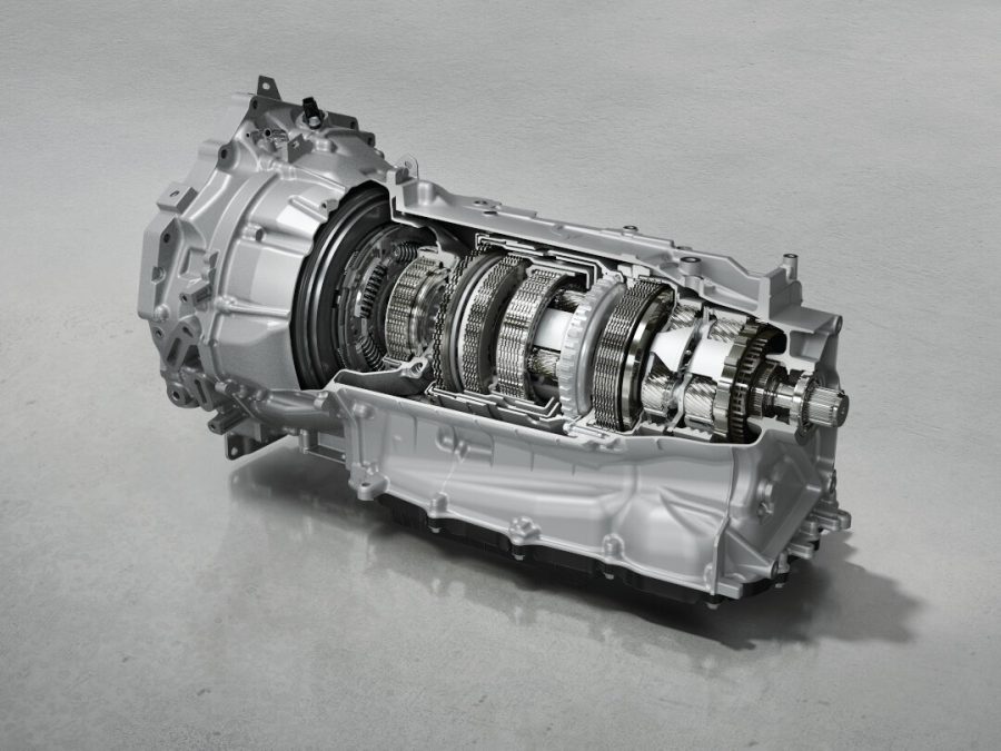 The newly developed 8-speed automatic transmission delivers precise, responsive gear shifts for a more connected driving feel. Designed without a traditional torque converter, it uses a multi-plate clutch to enhance performance, fuel efficiency, and smoothness, all while keeping you in perfect control.