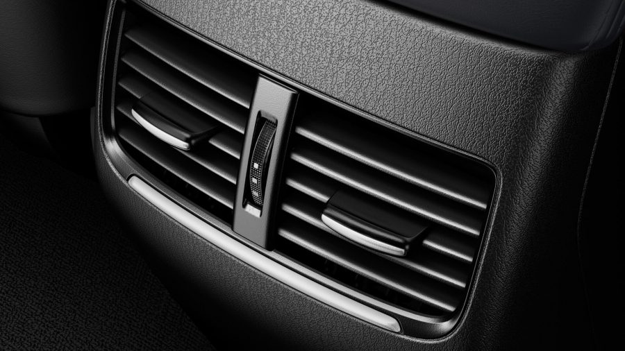 Rear air conditioning vents for maximum comfort.