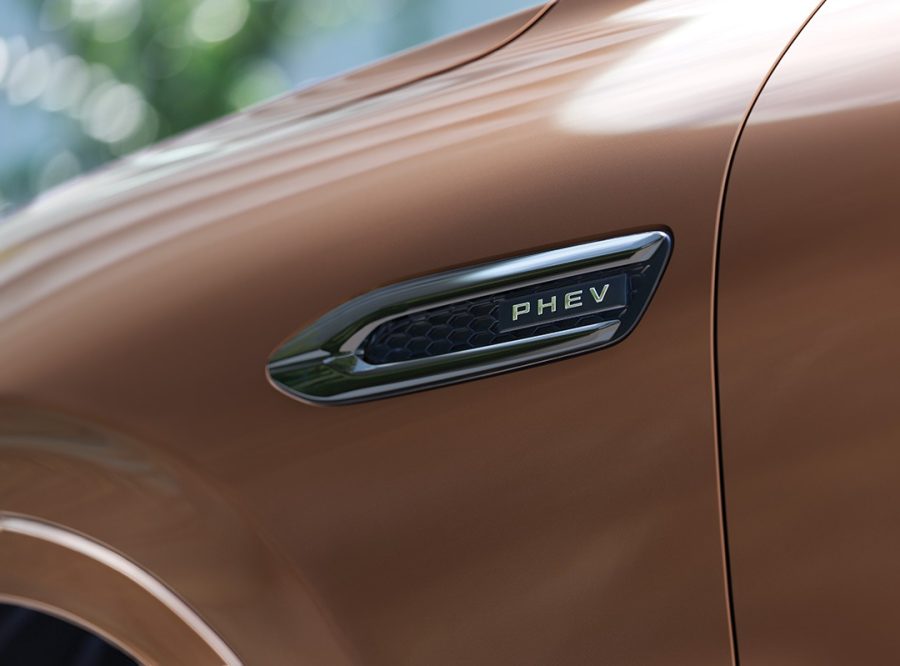 The sculpted side sill detailing adds a bold finishing touch to the Mazda CX-80’s commanding stance. It’s a subtle yet powerful design element that reflects Mazda’s commitment to refined aesthetics — where every curve, line, and edge serves both form and function.