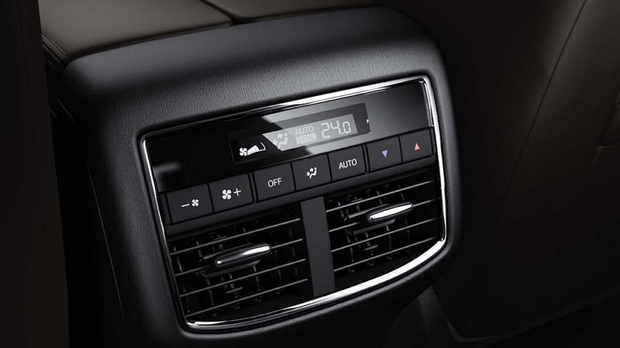 The three-zone climate control enables driver and passenger to set their own temperature. The rear rows feature their own automatic system, meaning everyone is comfortable.